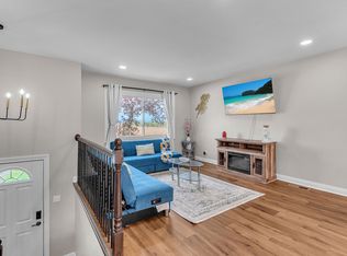 1407 Jefferson St, Lake In The Hills, IL 60156