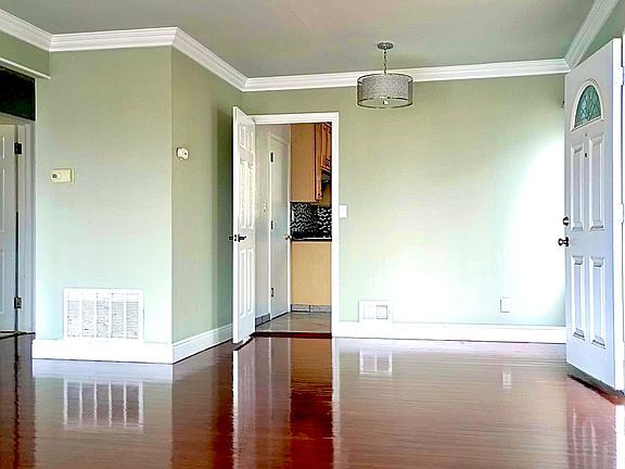 5th image of 24 Park Manor Dr