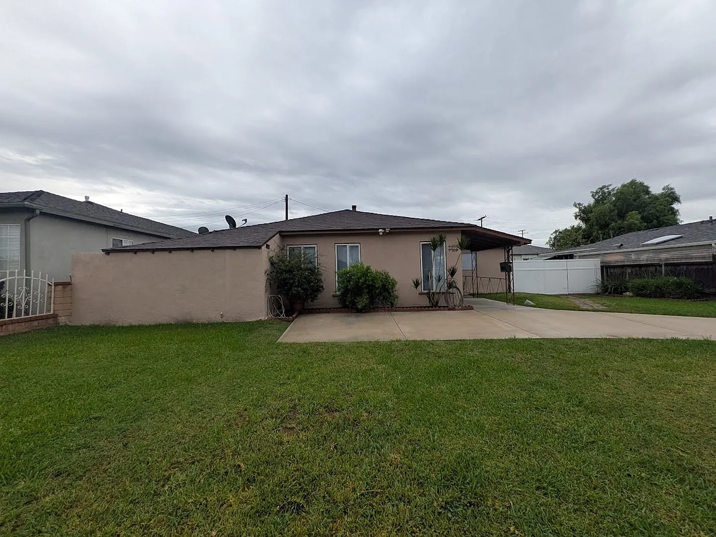 Beautiful single-family home with 2 bedrooms, 1-bathroom in South El Monte — Photo 3