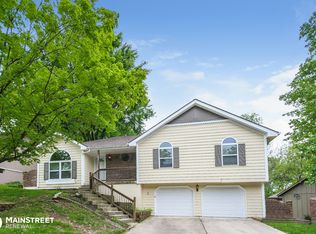 1207 SW 24th St, Blue Springs, MO 64015