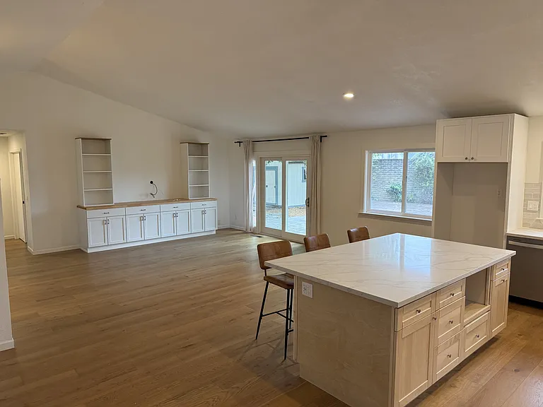 2410 Valley West Dr — Photo 2