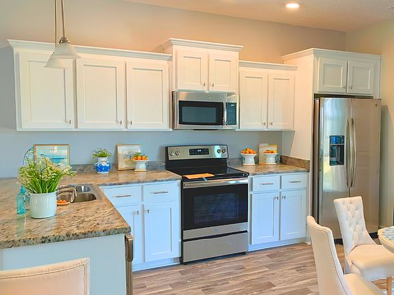 3rd image of 303 Four Seasons Dr
