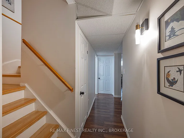 1256 Brackenwood Cres — Photo 32