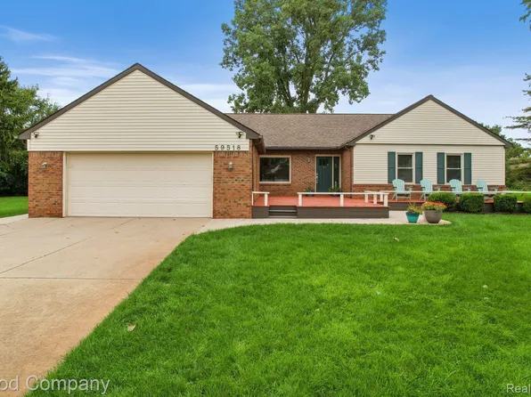 59518 Sunridge Dr, New Hudson, MI 48165