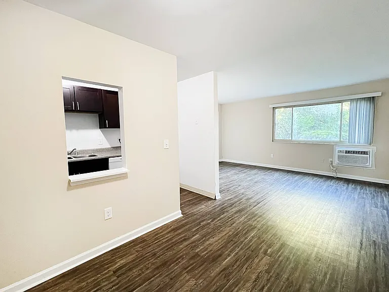 Twin Gables Apartments — Photo 19