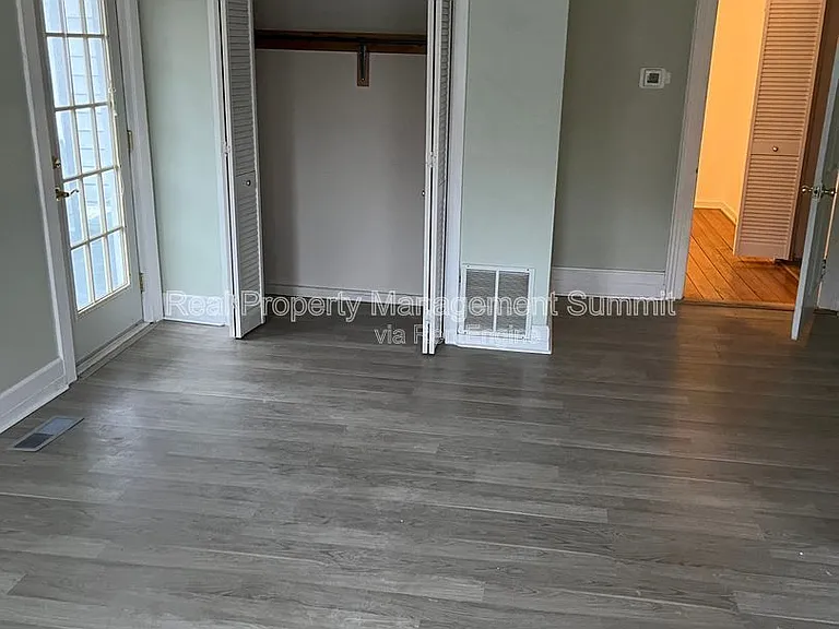 401 N Augusta St #B — Photo 6