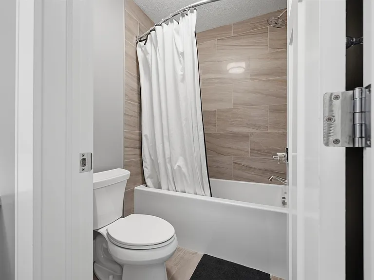 1305 Hainstock Way SW — Photo 40
