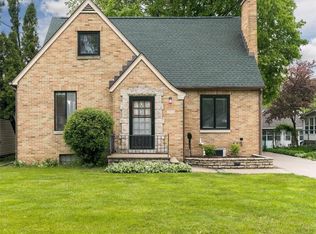 2110 Johnson Ave NW, Cedar Rapids, IA 52405
