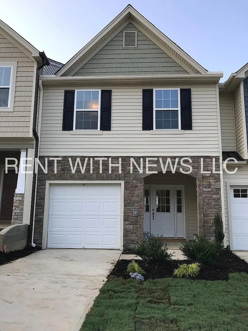 3 bed, 2.5 bath, 1600 sqft, $1,895 — Photo 1