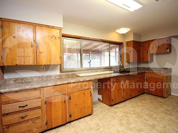 3rd image of 2523 W Vista Ave Unit A