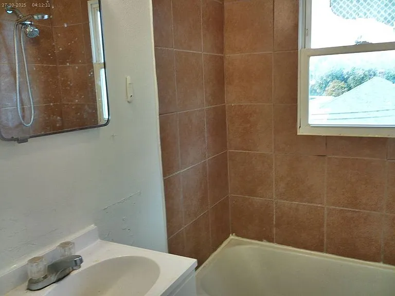 616 W B St #3 — Photo 5