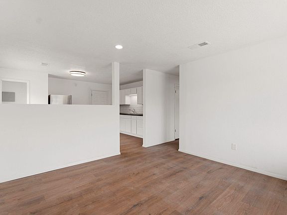 5th image of 8116 Kathryn Ave SE
