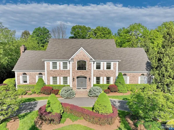 23 Crocker Mansion Dr, Mahwah, NJ 07430