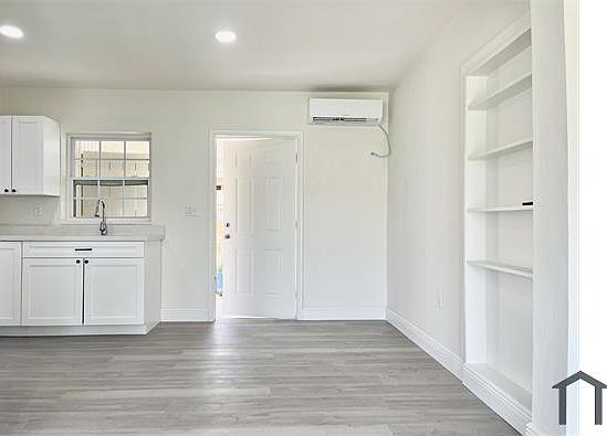 5th image of 1004 SW 24th Ave Unit 1