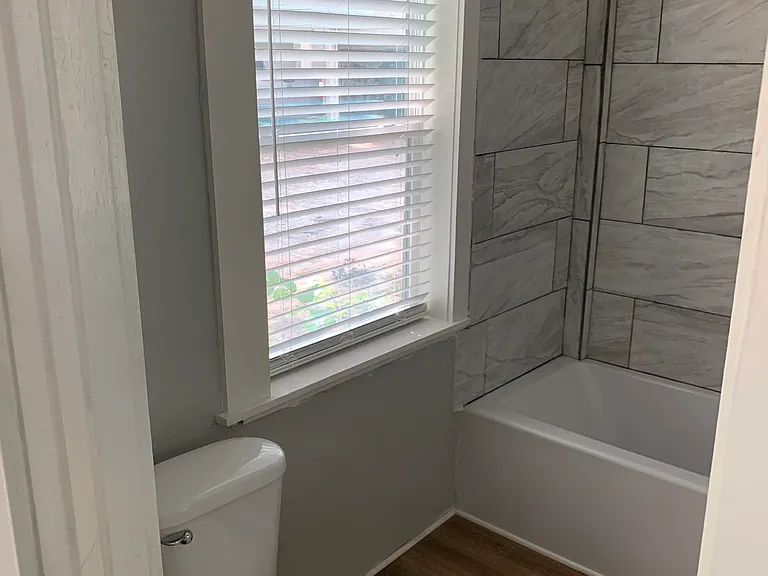 517 S Bolton St #1 — Photo 15