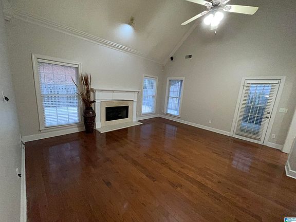4th image of 833 Castlemaine Dr