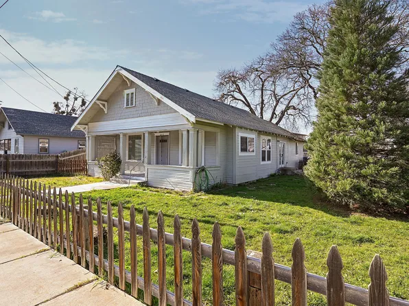 602 4th St, Phoenix, OR 97535