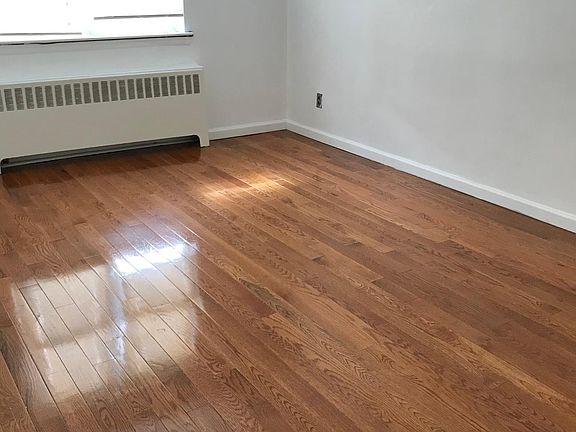 4th image of 2211 Tenbroeck Ave #2