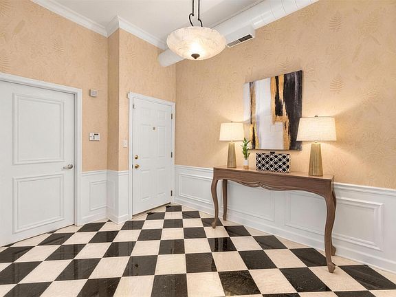 4th image of 1016 W Madison St APT 4S