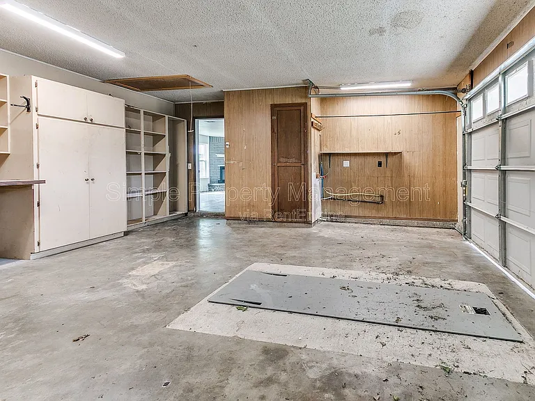 2401 Fedderson Dr — Photo 32