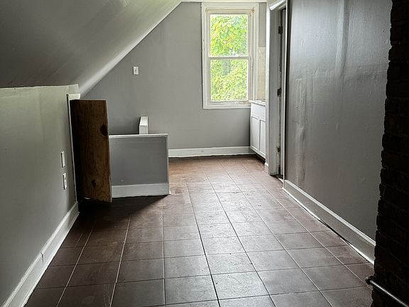 4th image of 3569 E 154th St #3