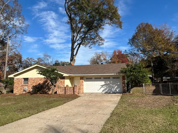 108 Mary Cir, Hattiesburg, MS 39402