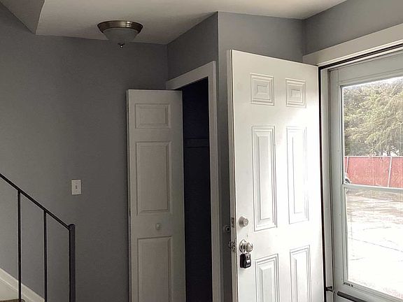 3rd image of 38446 Meadowdale St #38446