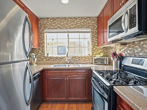 5th image of 5550 Owensmouth Ave APT 316