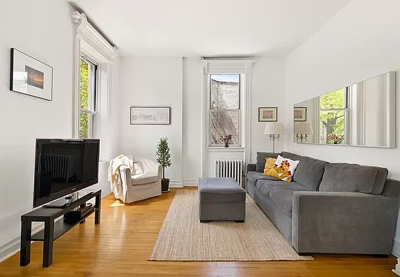 2nd image of 525 10th St #1