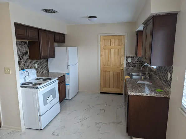 25337 S Montmartre Ct APT 2, Oak Park, MI 48237