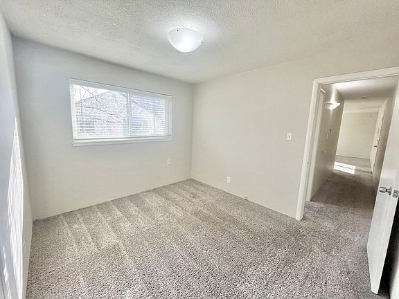 5th image of 2414 Capitol Ave APT 8
