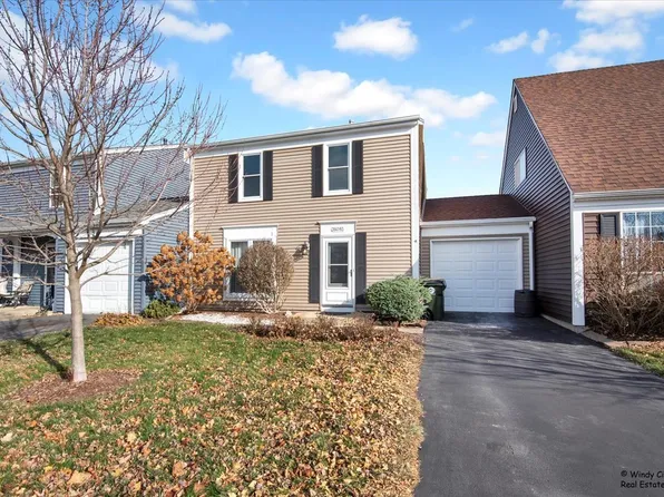 3S093 Briarwood Dr #3, Warrenville, IL 60555