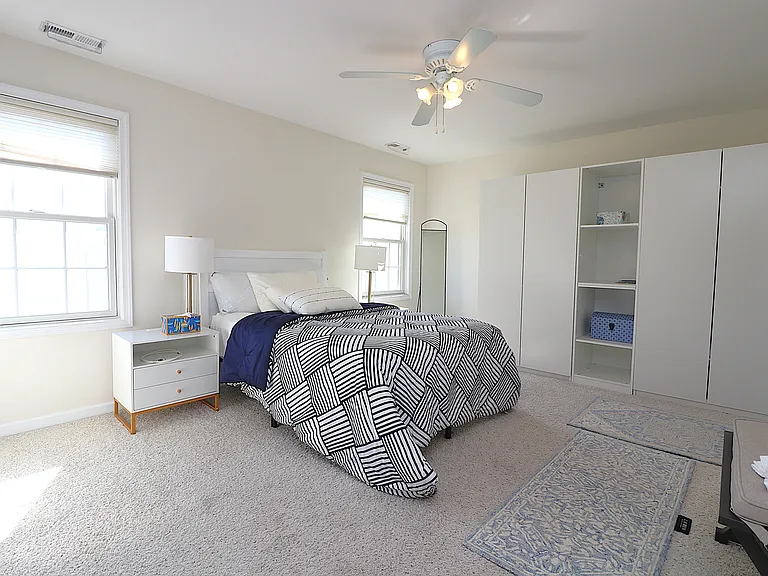 32 S Madison Ave — Photo 16