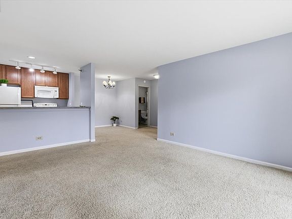 5th image of 202 Glengarry Dr APT 206