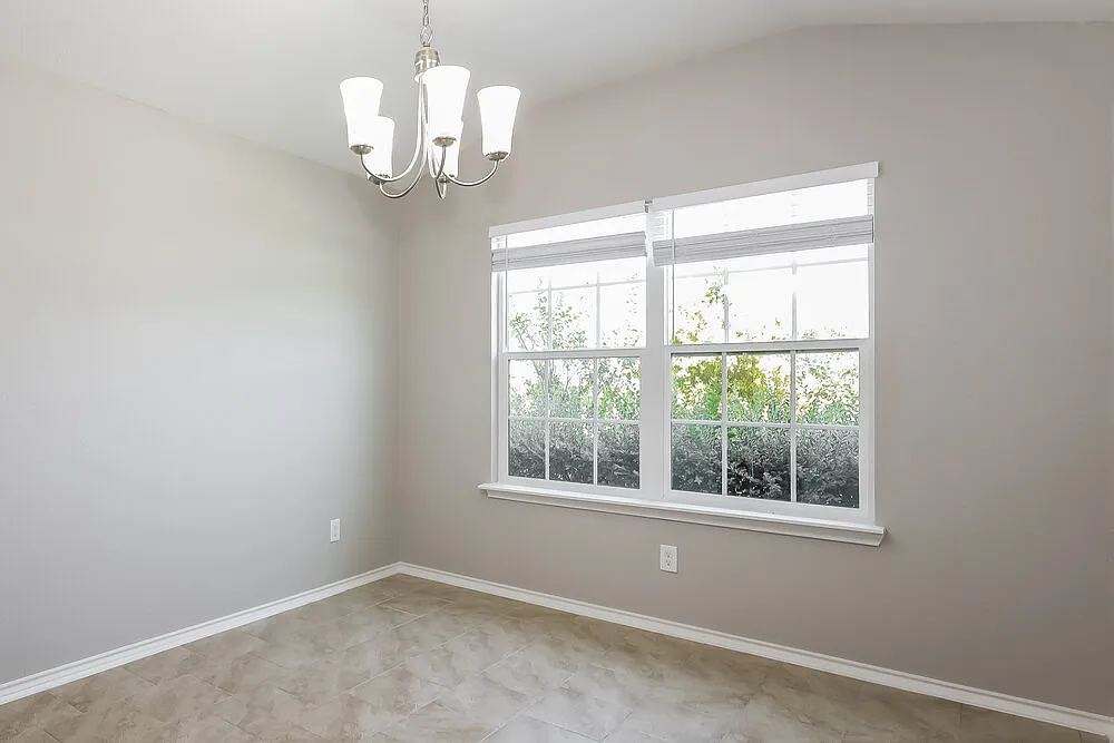 3 bed, 2.0 bath, 1652 sqft, $1,945 — Photo 4