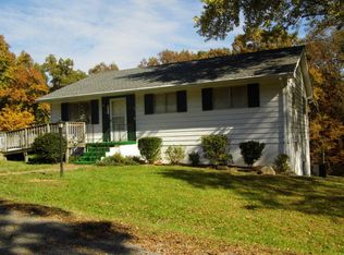 806 Stuart Rd, Farmville, VA 23901