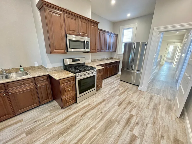 2554 Bryant St #2554 — Photo 37