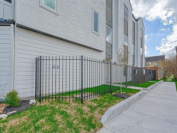 3rd image of 1720 Hardy St