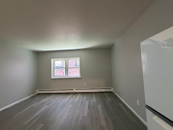 5th image of 10 Walnut St APT 110