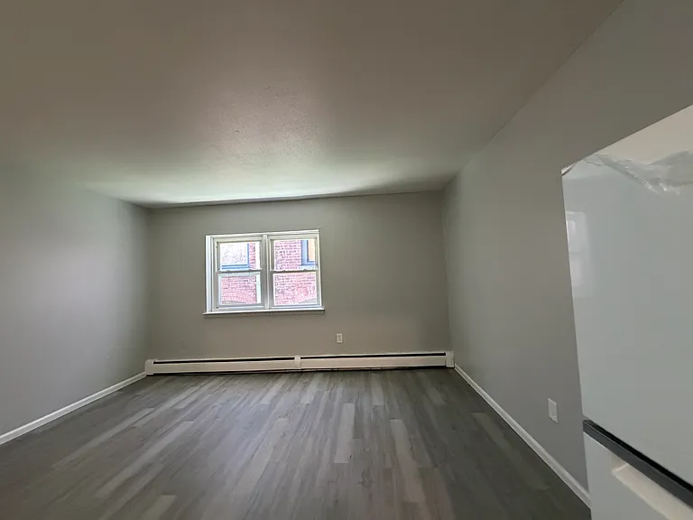 10 Walnut St #110 — Photo 4