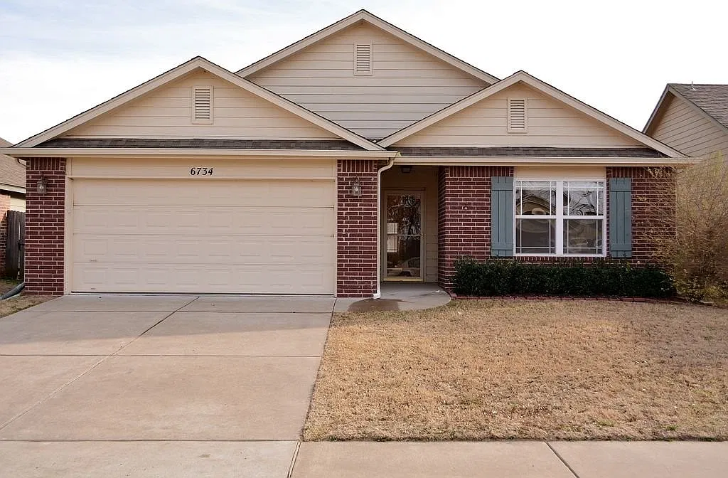 3 bed, 1345 sqft, $1,600 — Photo 1
