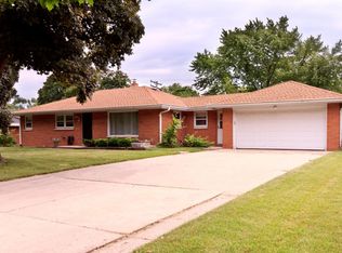4558 N 108th St, Wauwatosa, WI 53225