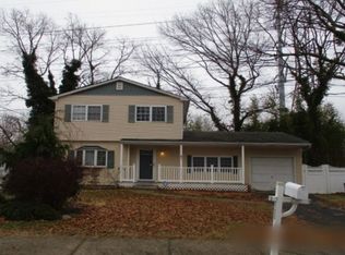 134 Pond Rd, Holbrook, NY 11741