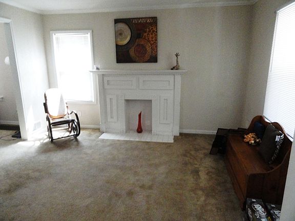 3rd image of 3212 Victor St