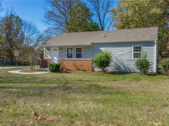 2nd image of 501 Ellwood Dr