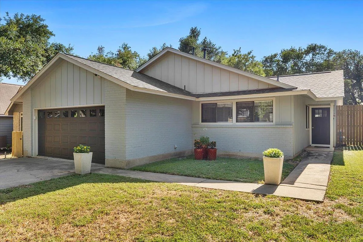 3 bed, 2.0 bath, 1312 sqft, $2,900 — Photo 1