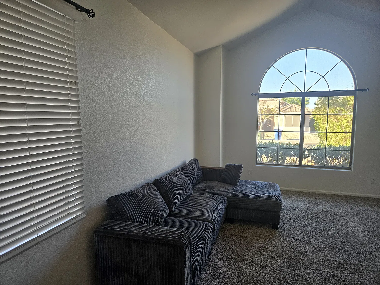 4 bed, 2406 sqft, $3,200 — Photo 2