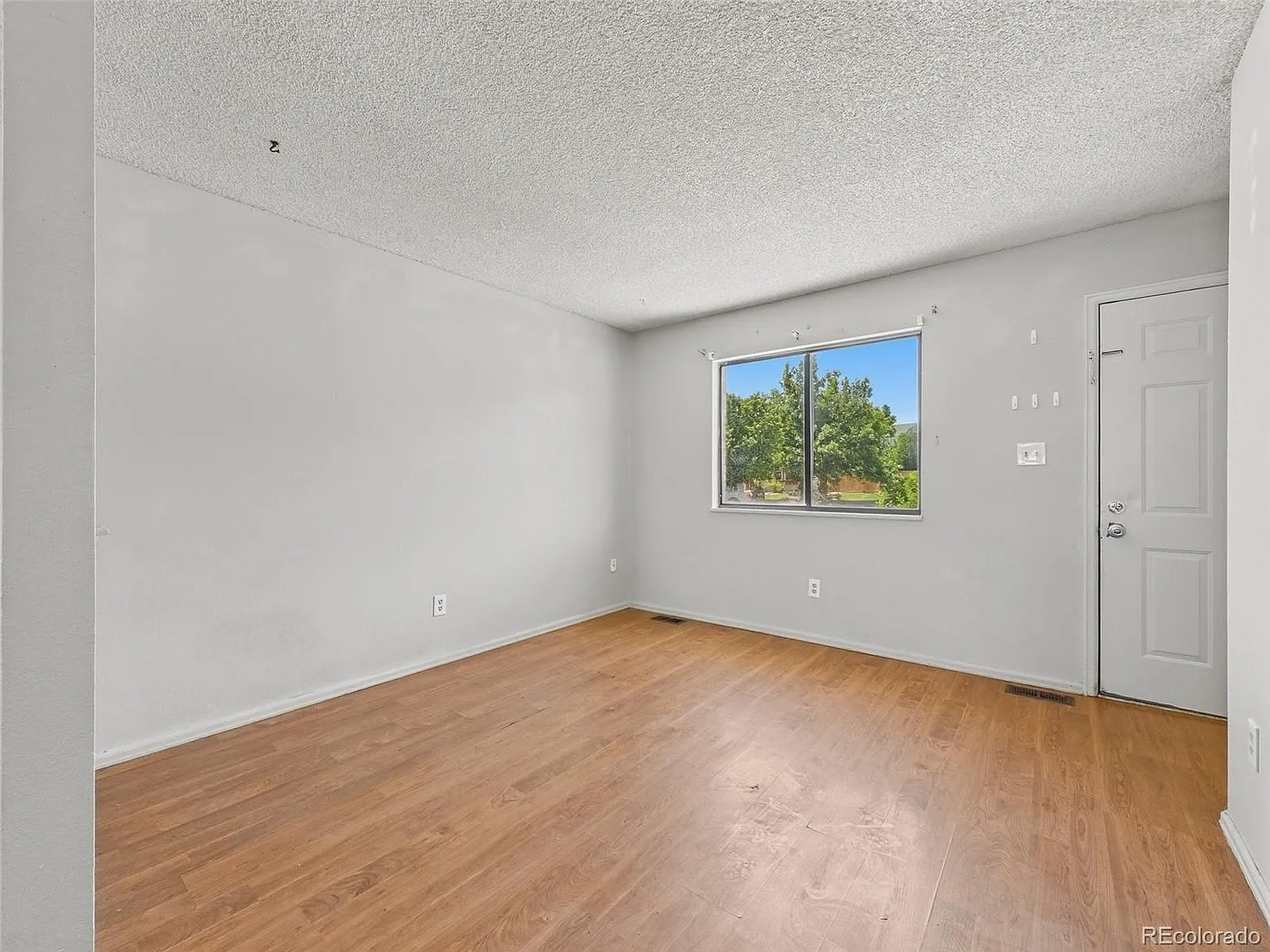 3 bed, 1.5 bath, 1568 sqft, $2,600 — Photo 4