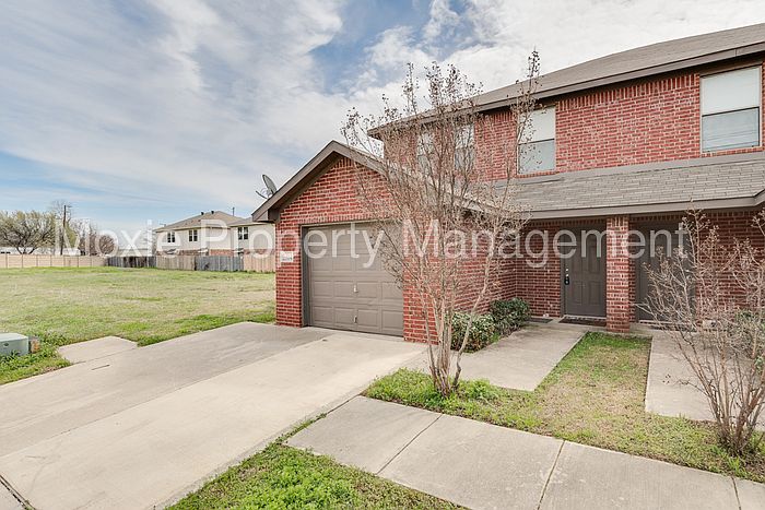 1st image of 2314 Bloomfield Dr