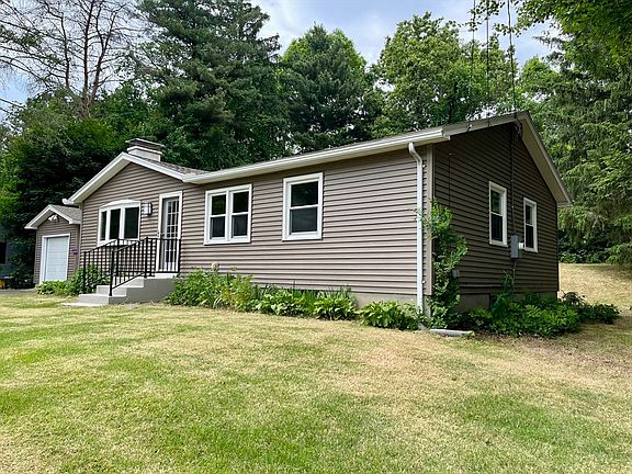 3rd image of 39 Jeffrey Ln
